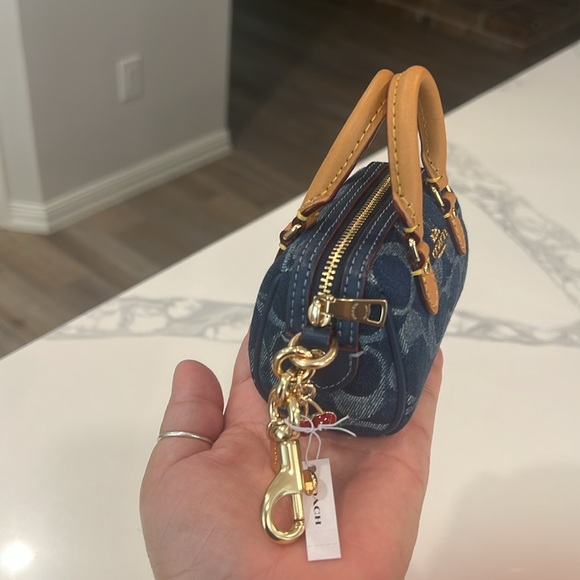 Cute. Limited Coach Mini Rowan - Picture 11 of 16